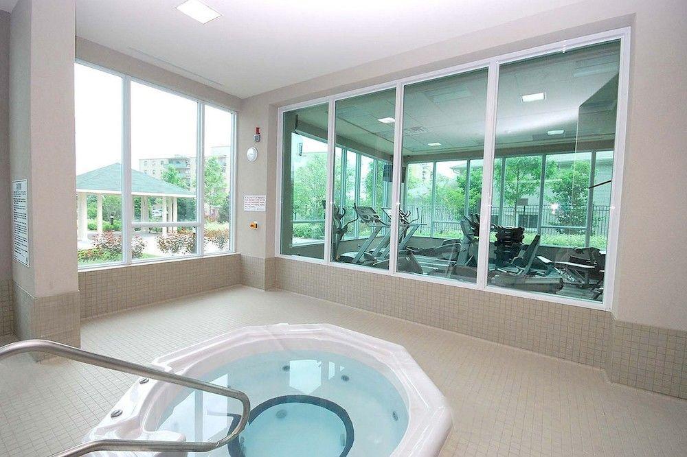 Maplewood Furnished Suites 미시소거 외부 사진