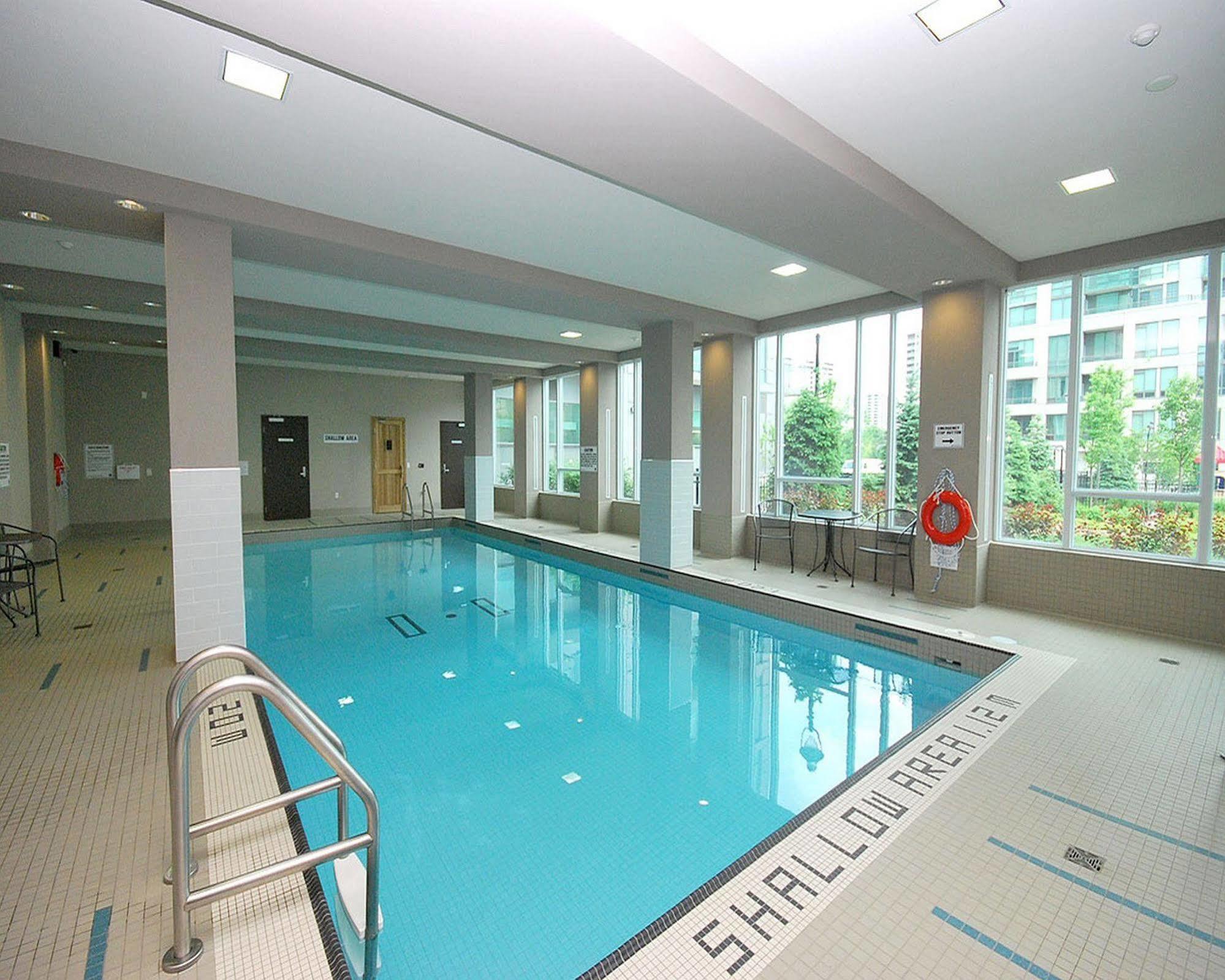 Maplewood Furnished Suites 미시소거 외부 사진